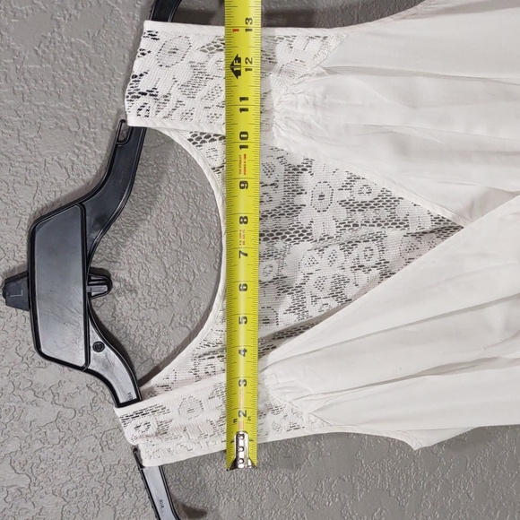 GUESS Elegant White Lace Dress - Picture 8 of 14